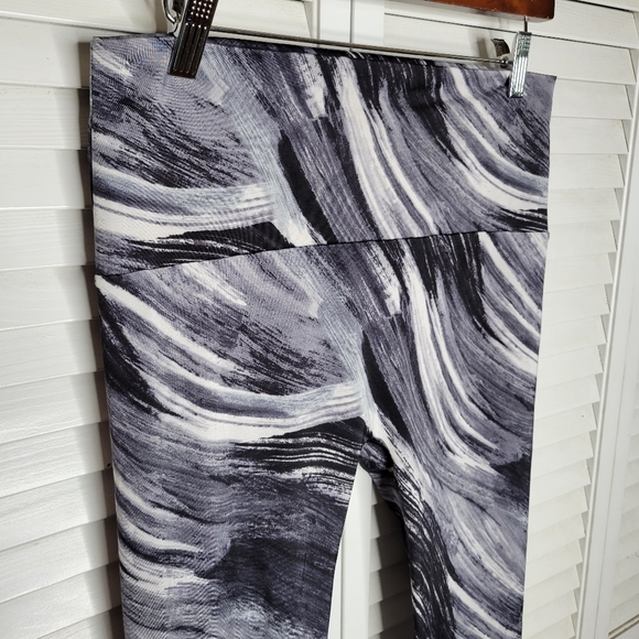 K-Deer Ankle Leggings in Mambo Black White Marble/Paint Strokes Sz XL EUC - Picture 3 of 7